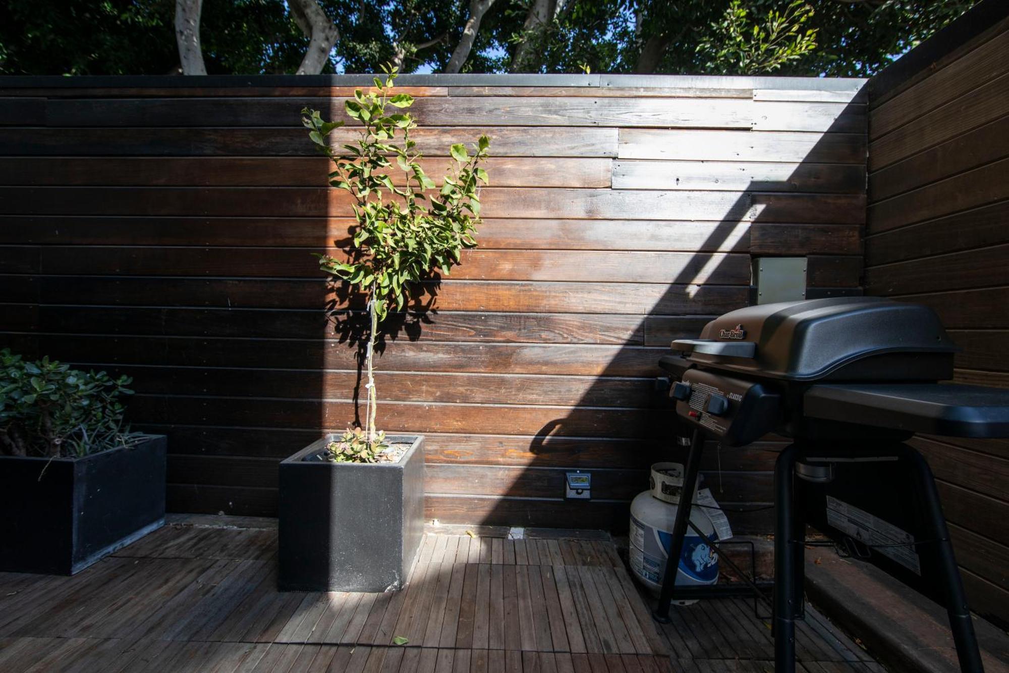 Venice With Large Private Patio Steps To The Los Angeles