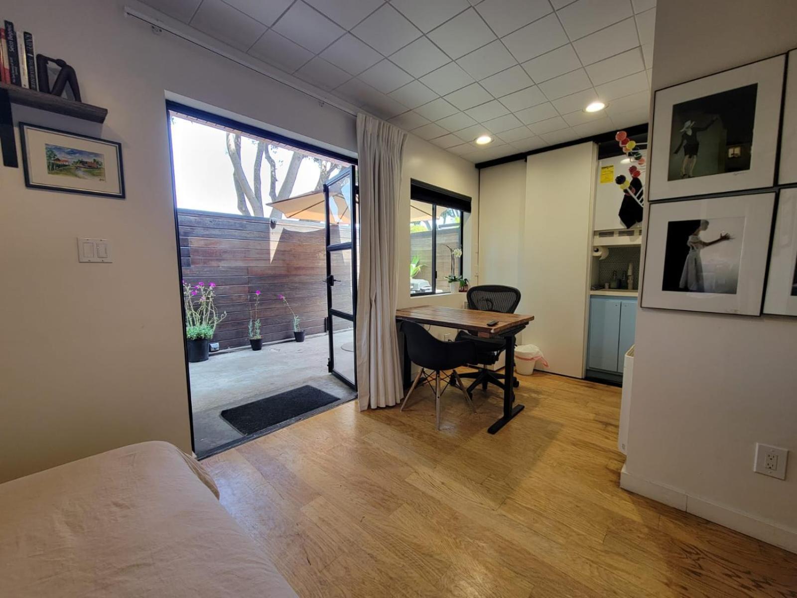 Vakantiehuis Venice With Large Private Patio Steps To The